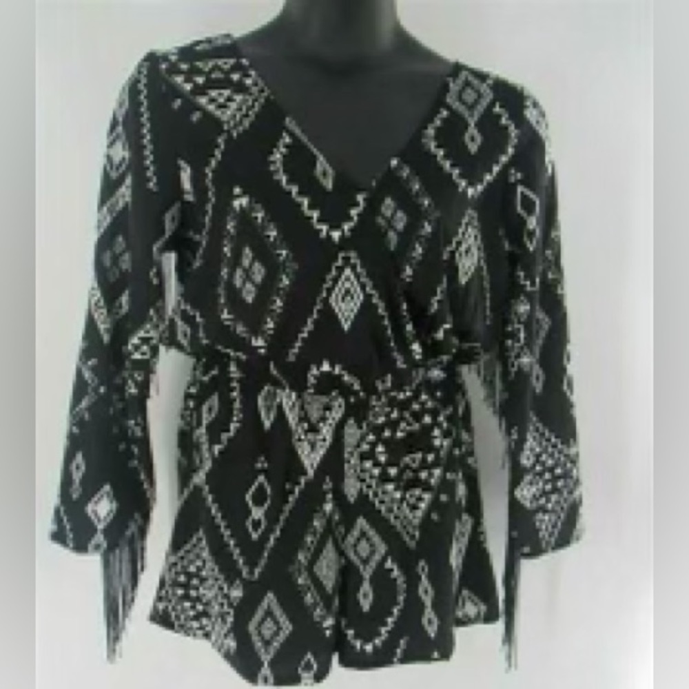 True Destiny Romper with fringe sleeve detail NWOT
Perfect for summer